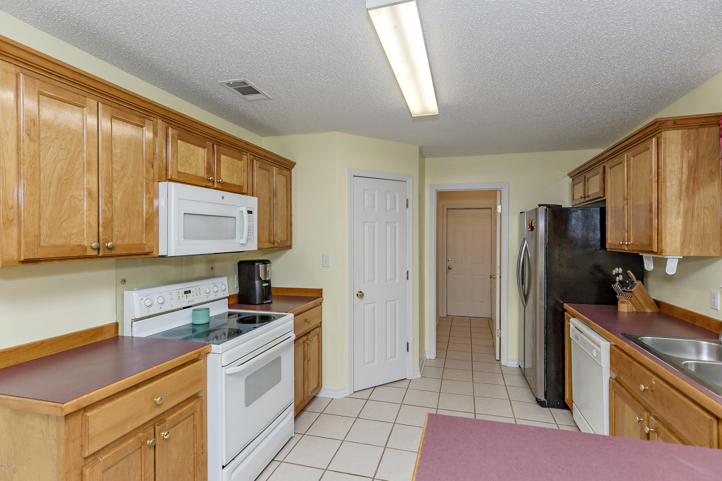 1412 Laurelglen Road Gautier, MS 39553 - Photo 18 of 64 LG kitchen2