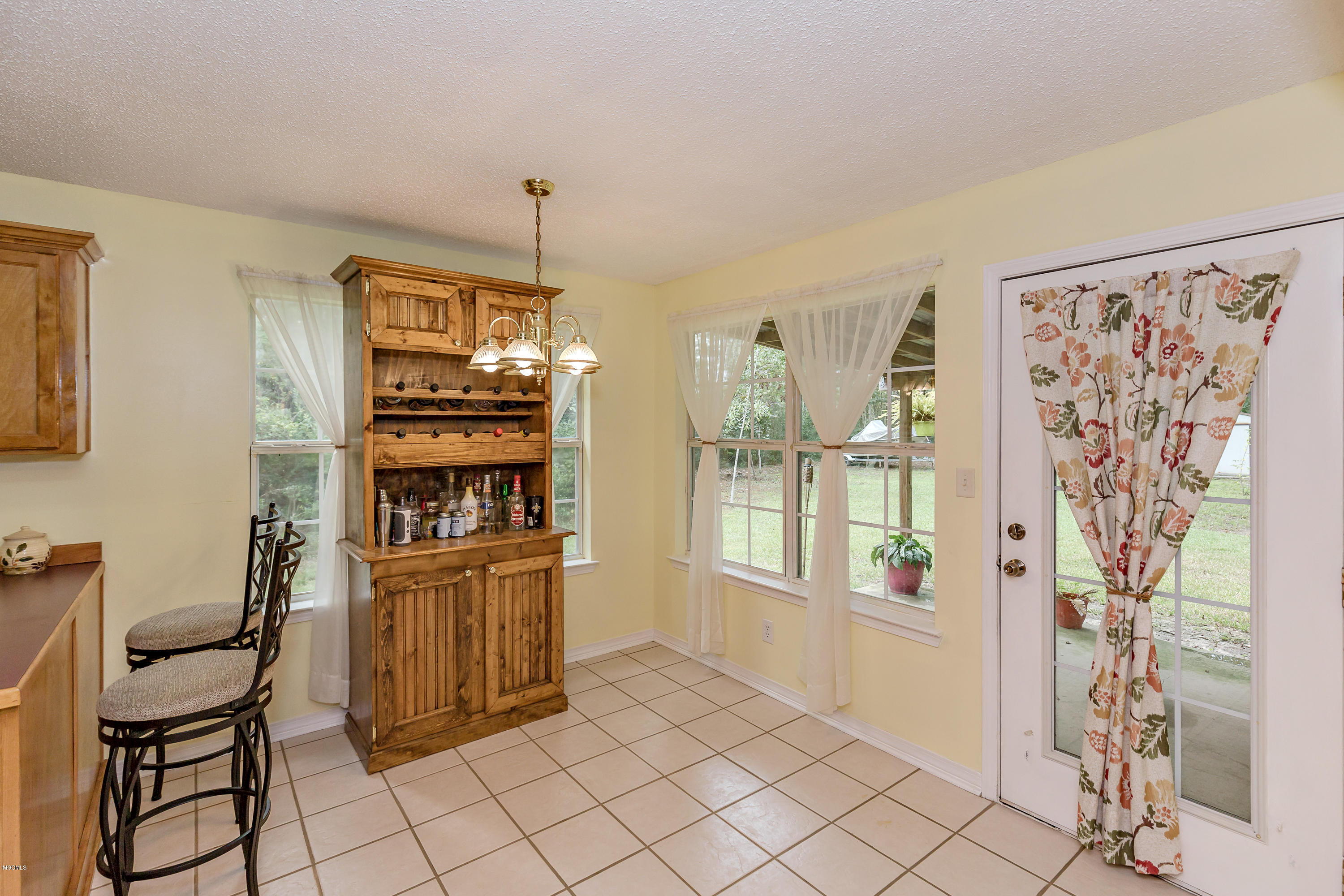1412 Laurelglen Road Gautier, MS 39553 - Photo 23 of 64 LG dining rm 2