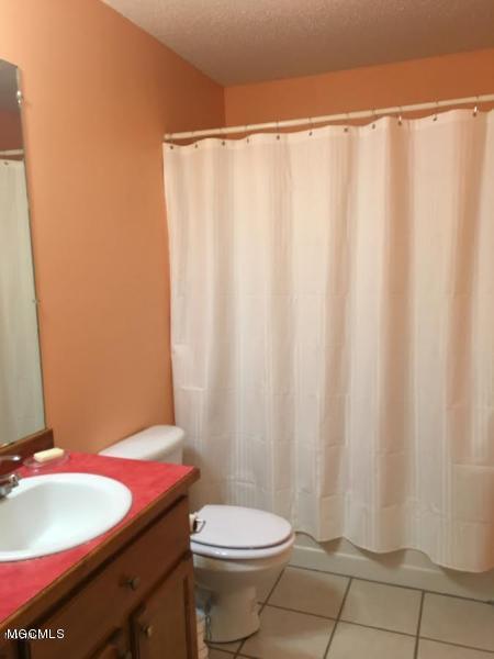 1412 Laurelglen Road Gautier, MS 39553 - Photo 34 of 64 Lg guest bath
