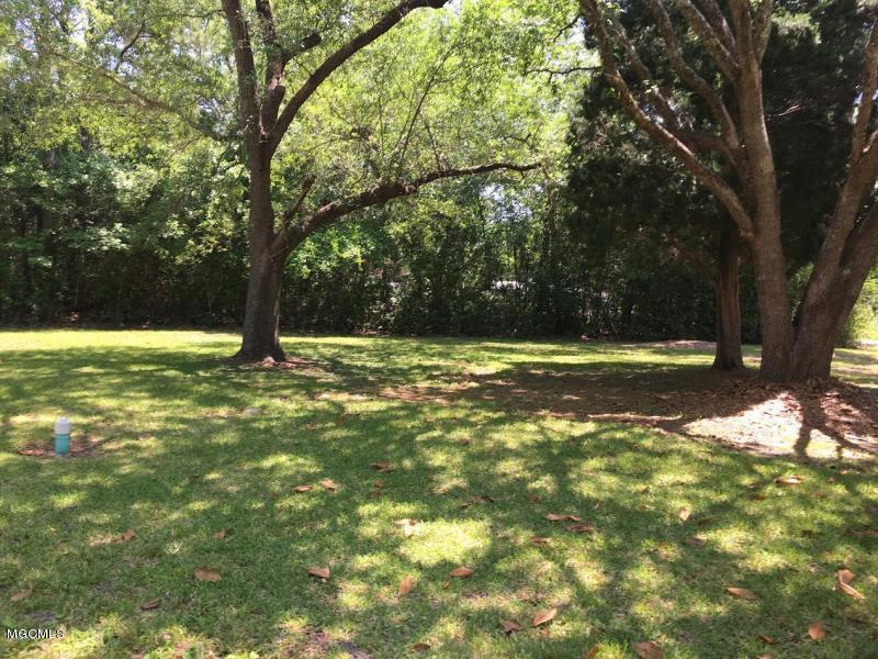 1412 Laurelglen Road Gautier, MS 39553 - Photo 58 of 64 LG yard 4