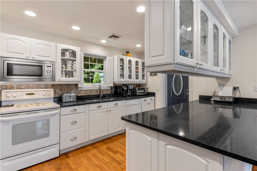 1474 Hill Farm Road Coventry, RI 02816 - Photo 5 of 33