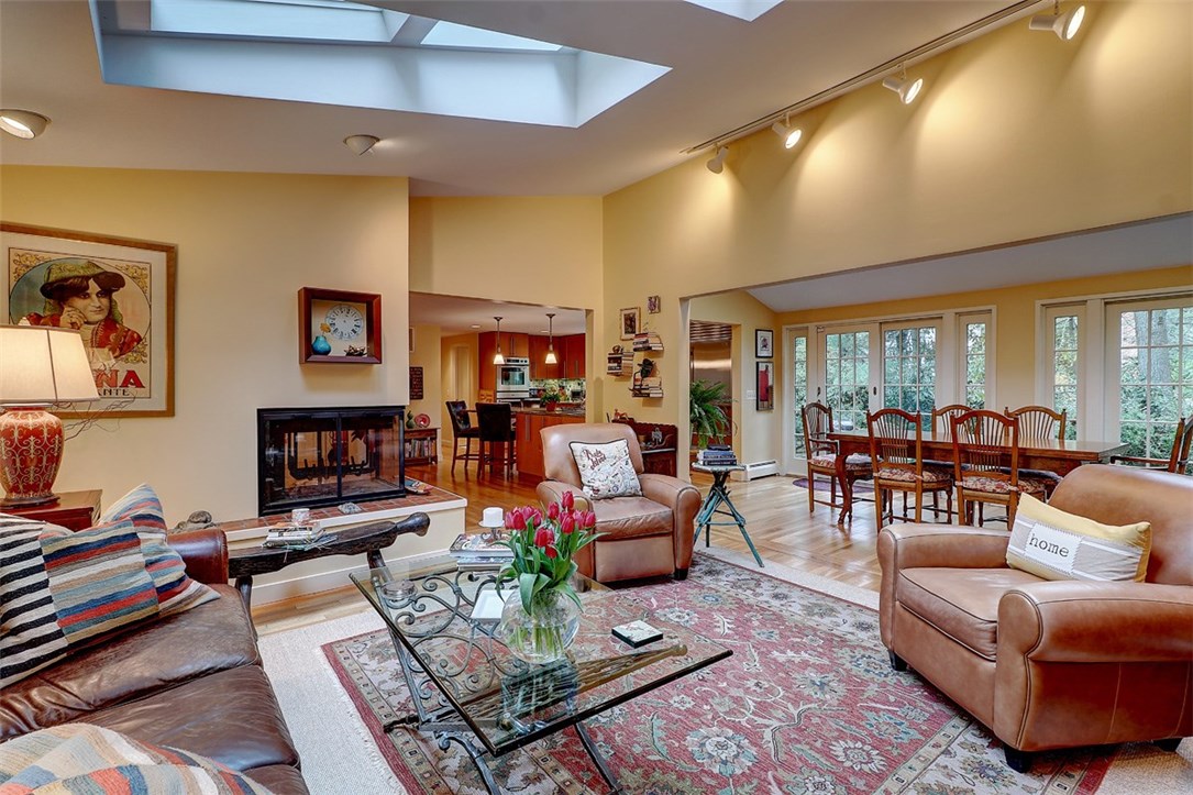 39 Major Potter Road Warwick, RI 02886 - Photo 3 of 32 Overview of the family room, dining room and kitchen