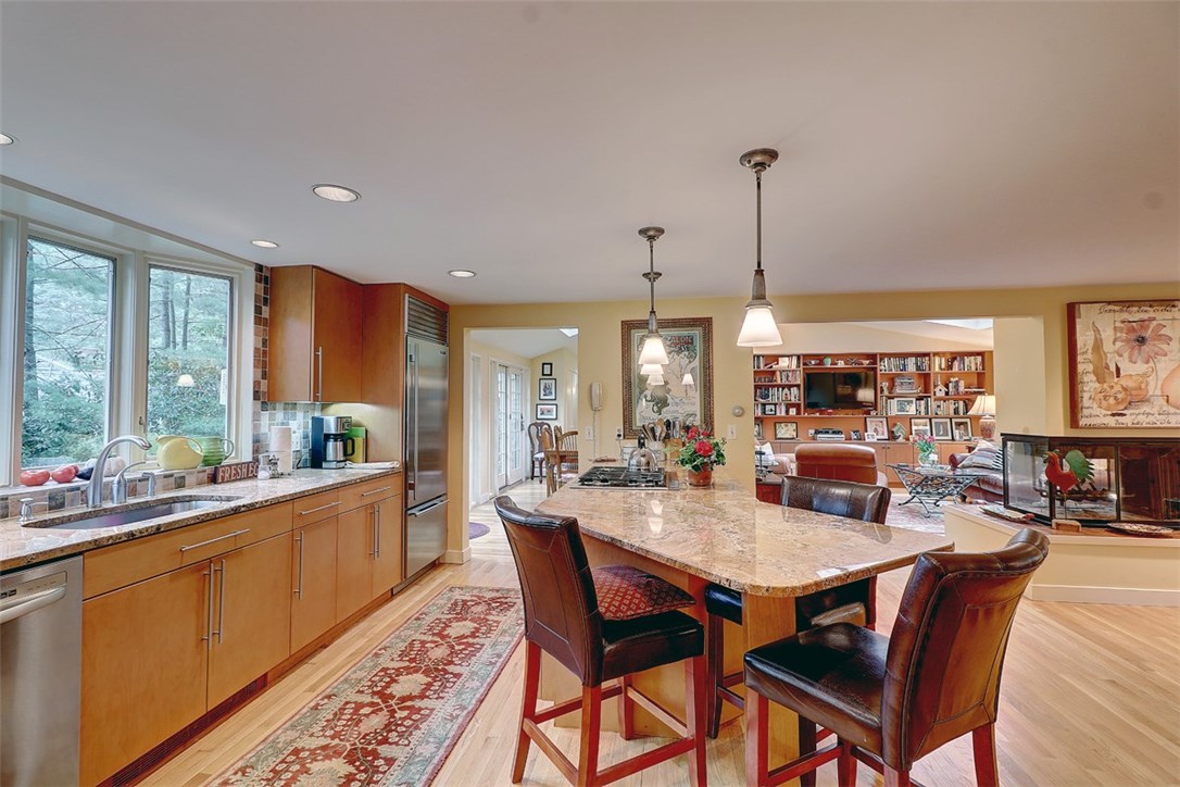 39 Major Potter Road Warwick, RI 02886 - Photo 4 of 32 kitchen breakfast bar, granite, hardwood floors
