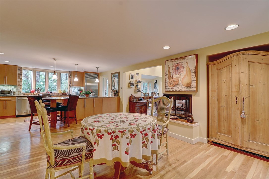 39 Major Potter Road Warwick, RI 02886 - Photo 7 of 32 Breakfast room, with two sided fireplace and hardwood floors