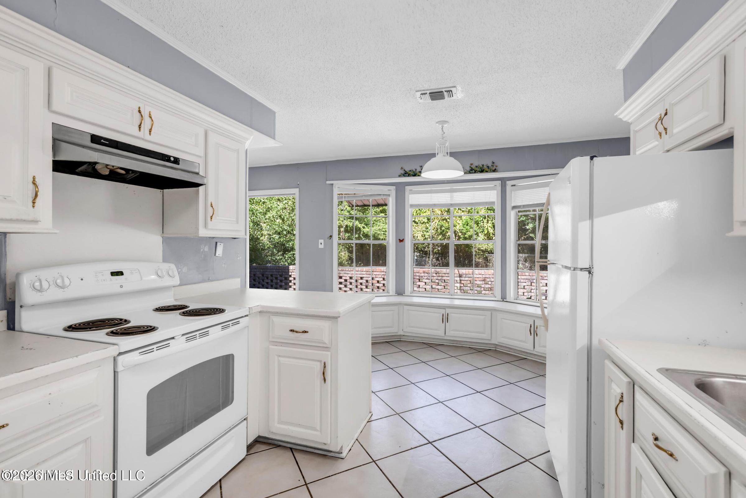 2530 Old Bay Road Biloxi, MS 39531 - Photo 8 of 23 oldbay8
