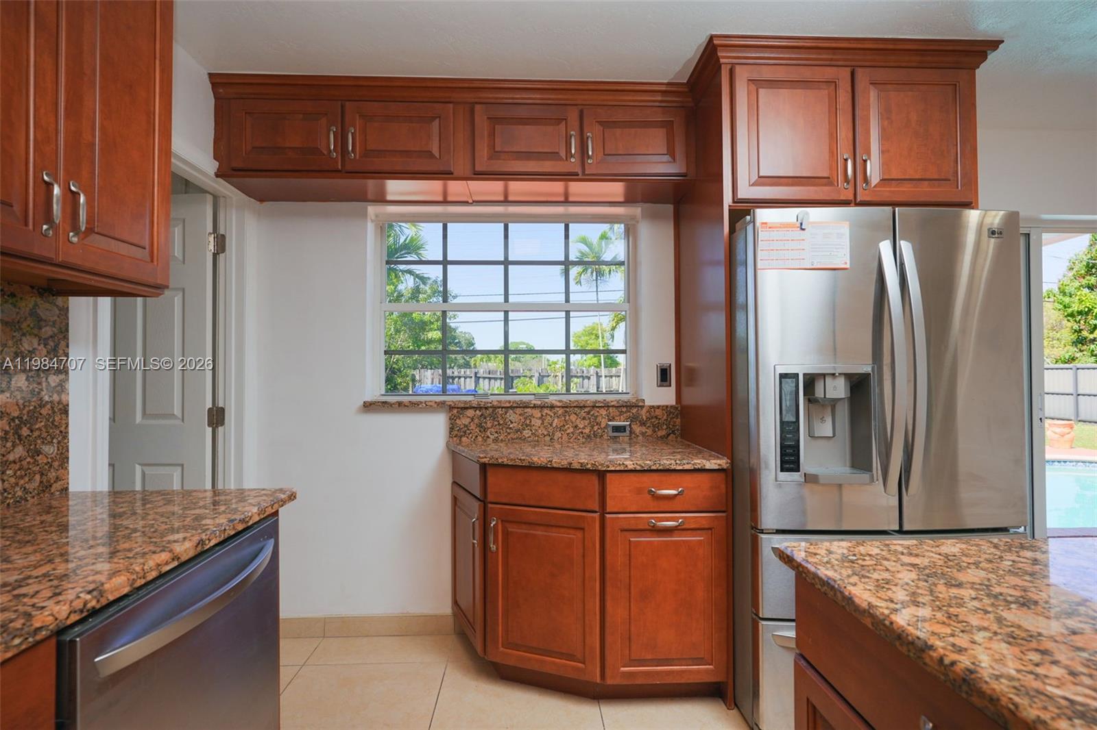 10521 Southwest 41st Terrace Miami, FL 33165 - Photo 18 of 68