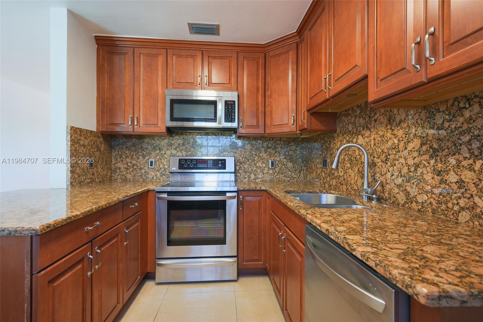 10521 Southwest 41st Terrace Miami, FL 33165 - Photo 19 of 68