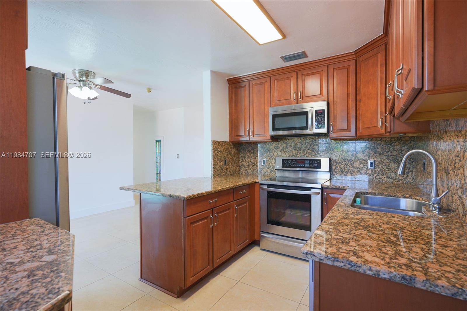 10521 Southwest 41st Terrace Miami, FL 33165 - Photo 20 of 68