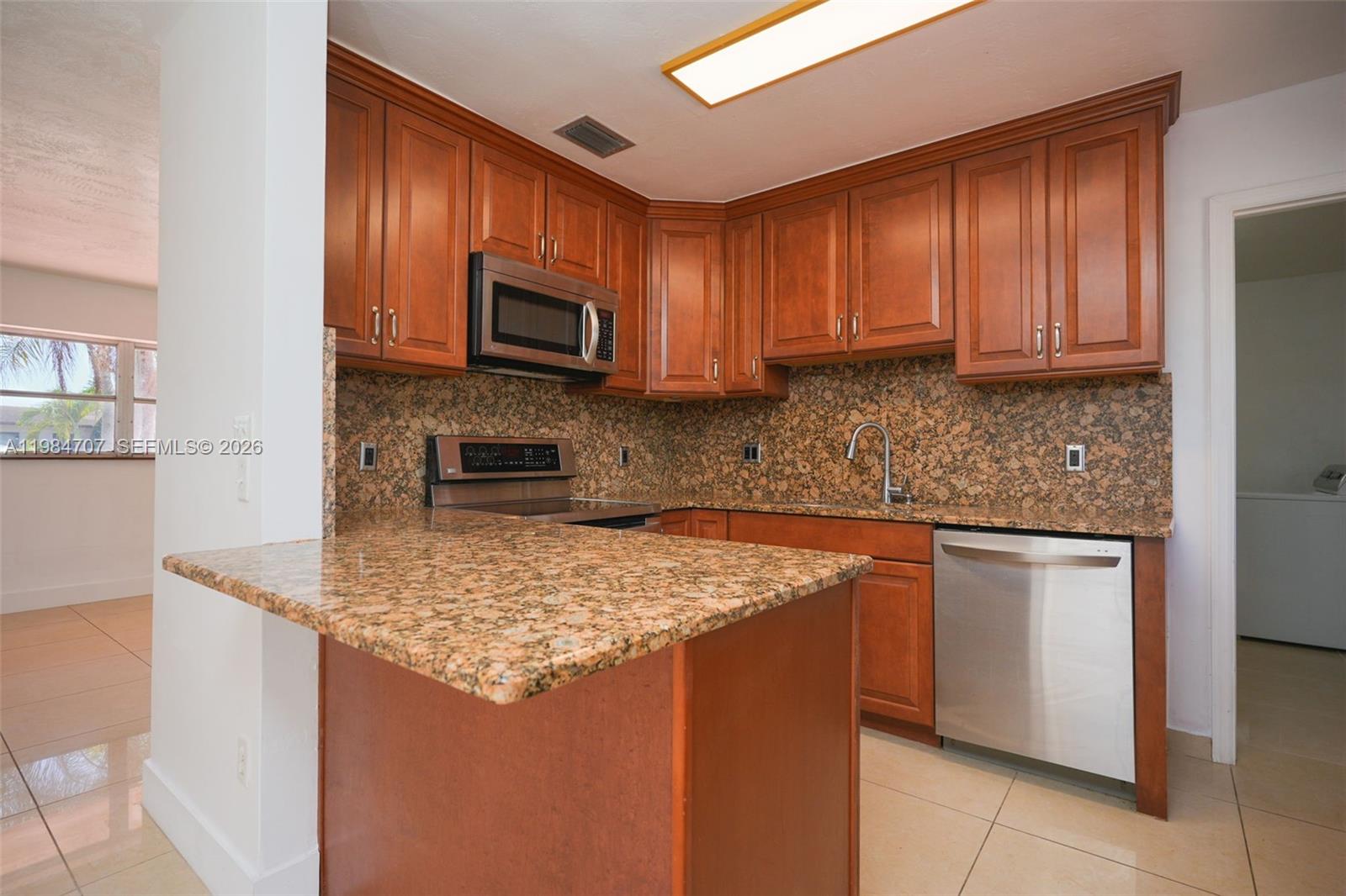 10521 Southwest 41st Terrace Miami, FL 33165 - Photo 21 of 68