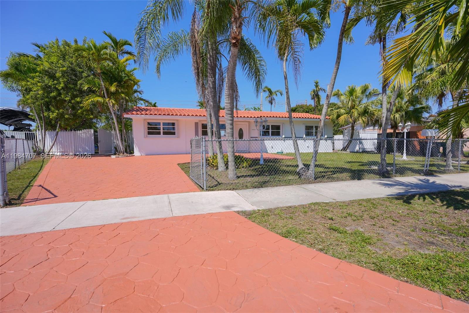 10521 Southwest 41st Terrace Miami, FL 33165 - Photo 3 of 68