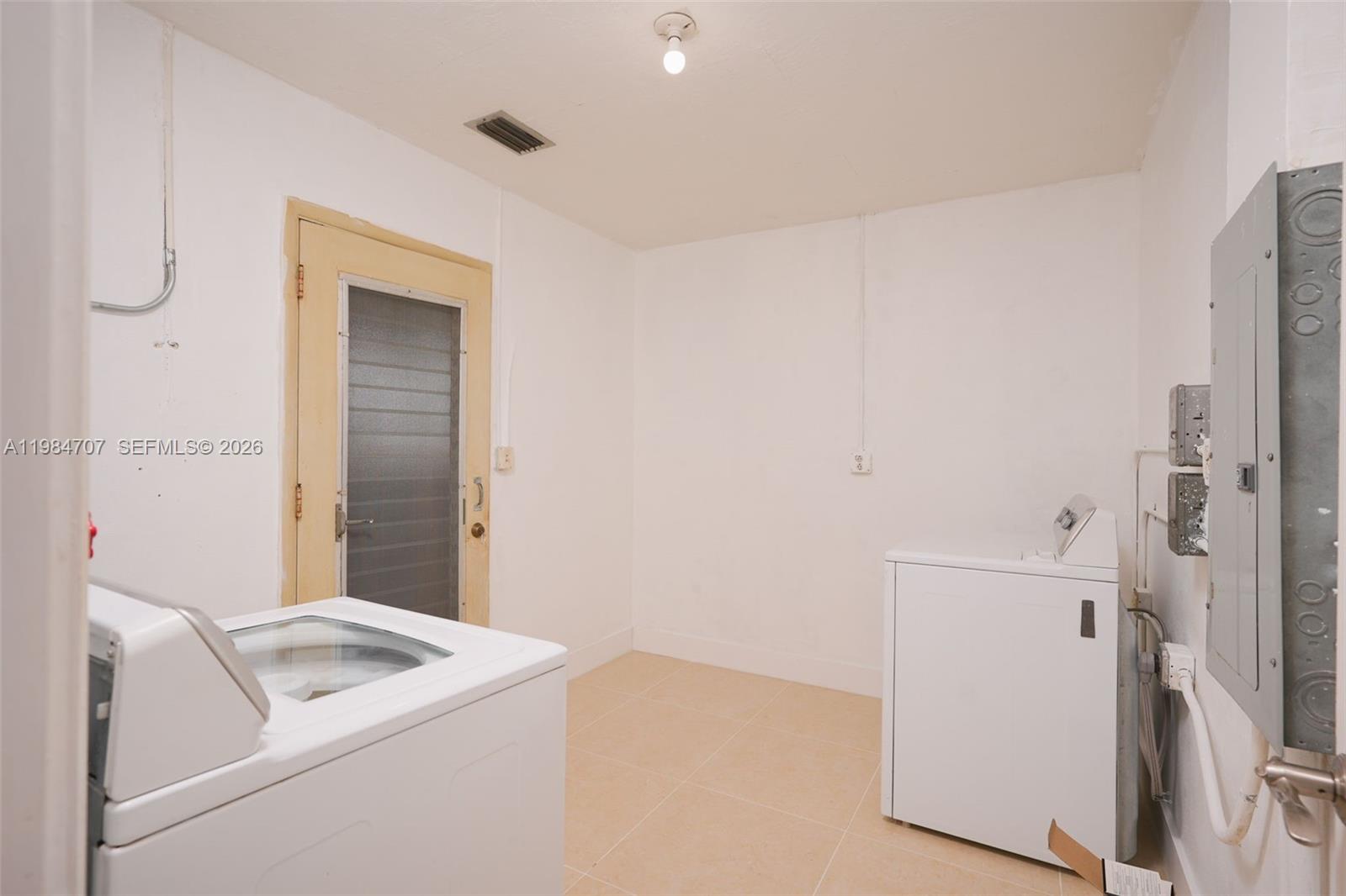 10521 Southwest 41st Terrace Miami, FL 33165 - Photo 35 of 68