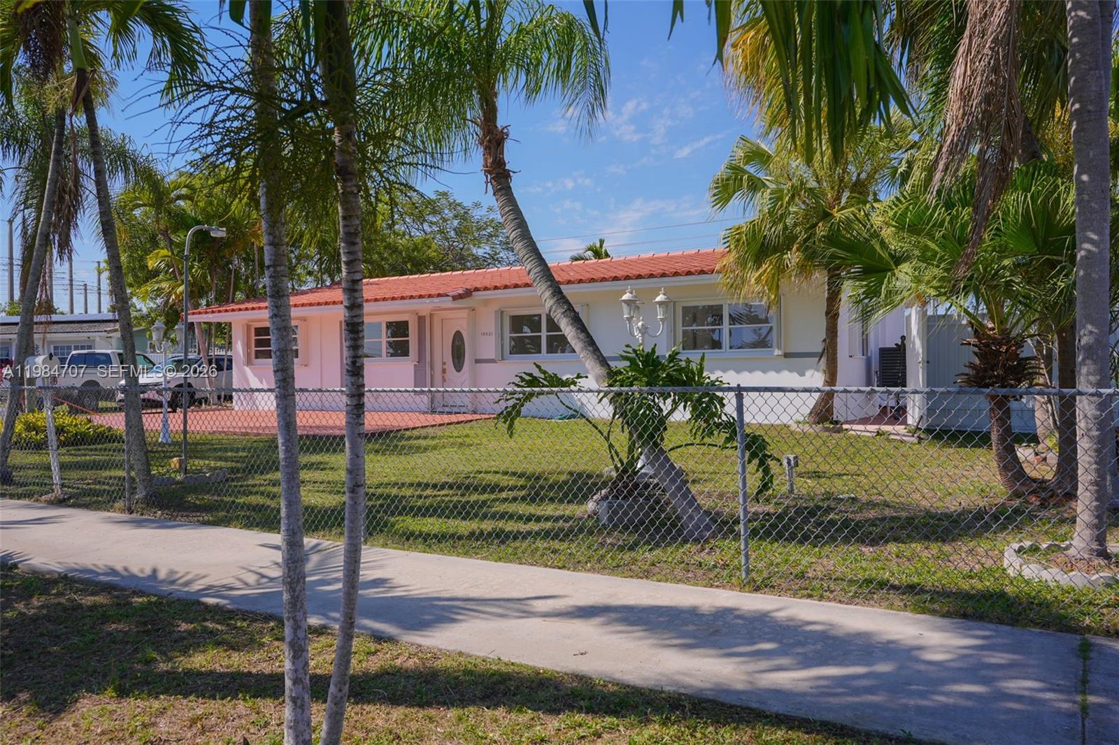 10521 Southwest 41st Terrace Miami, FL 33165 - Photo 4 of 68