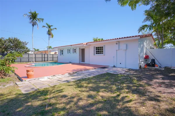$749,900 | 10521 Southwest 41st Terrace, Miami, FL 33165