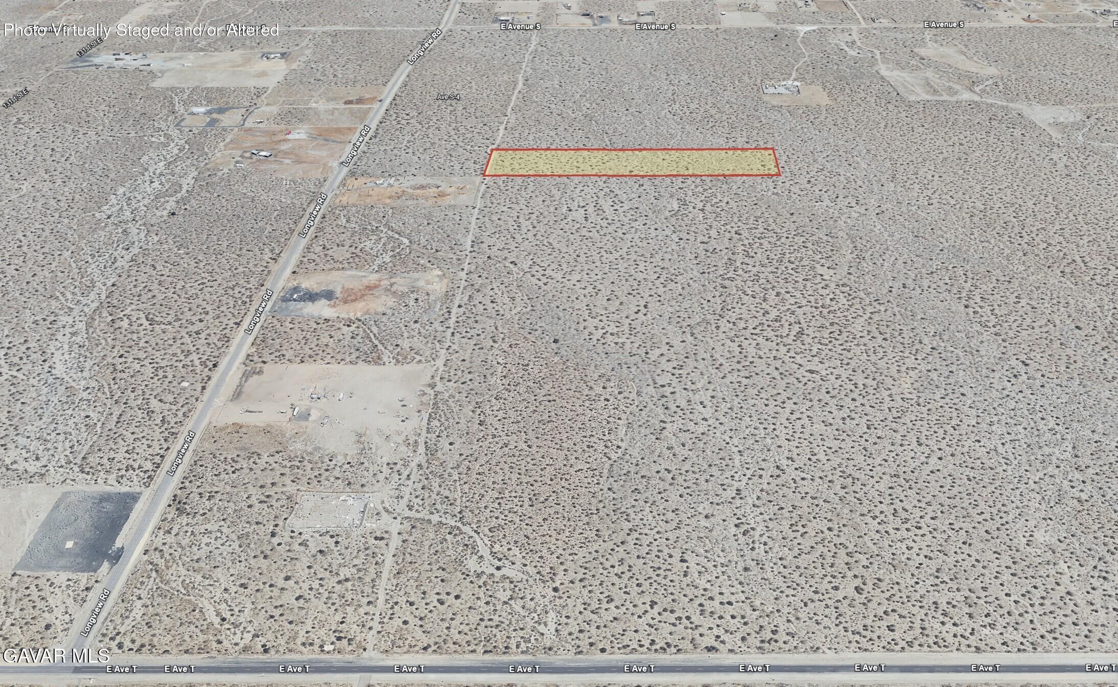 136th Street Littlerock, CA 93543 - Photo 13 of 16 view of a dry yard with wooden floor