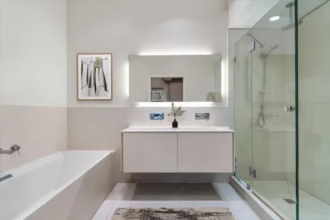 $1,150,000 | 2016 West Concord Place, Chicago, IL 60647