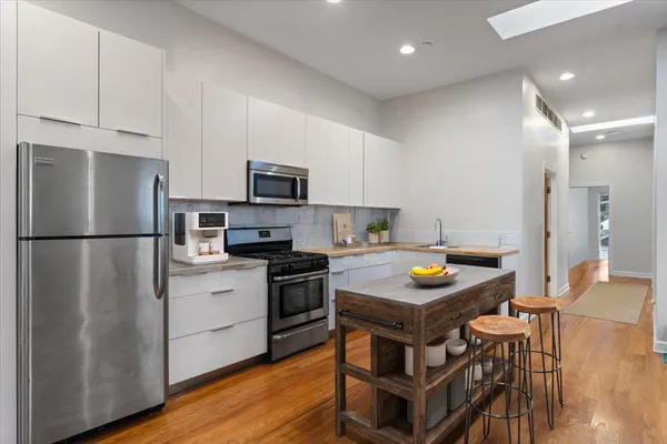 $1,150,000 | 2016 West Concord Place, Chicago, IL 60647