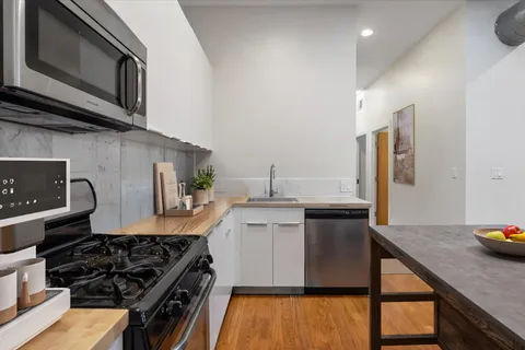 $1,150,000 | 2016 West Concord Place, Chicago, IL 60647