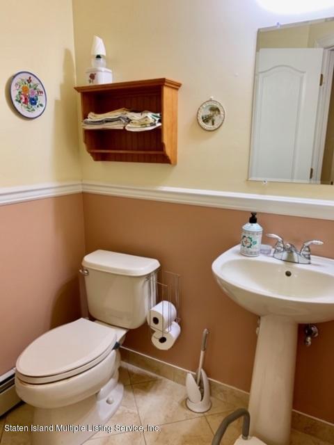 26 Tides Lane Staten Island, NY 10309 - Photo 19 of 41 a bathroom with a toilet a sink and a mirror