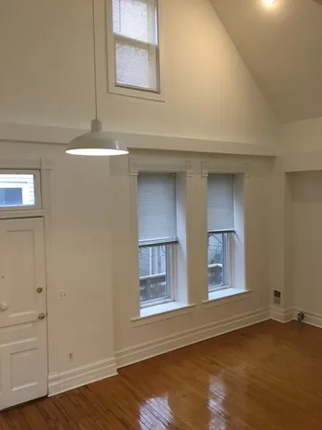 $3,000 | 3018 North Racine Avenue, Unit 2R, Chicago, IL 60657