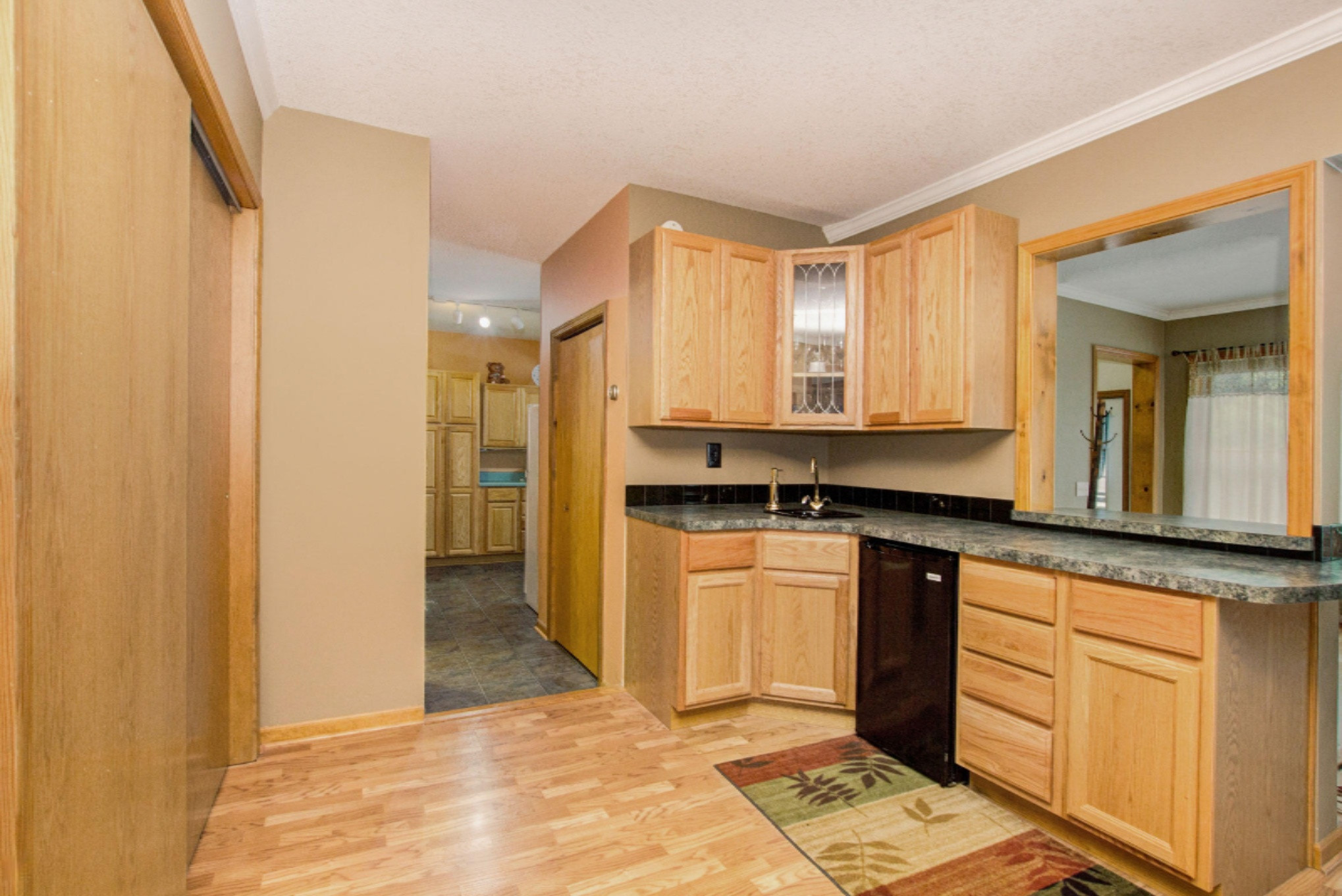 3520 Stearns Road Ludington, MI 49431 - Photo 37 of 86 MIL suite Wet bar