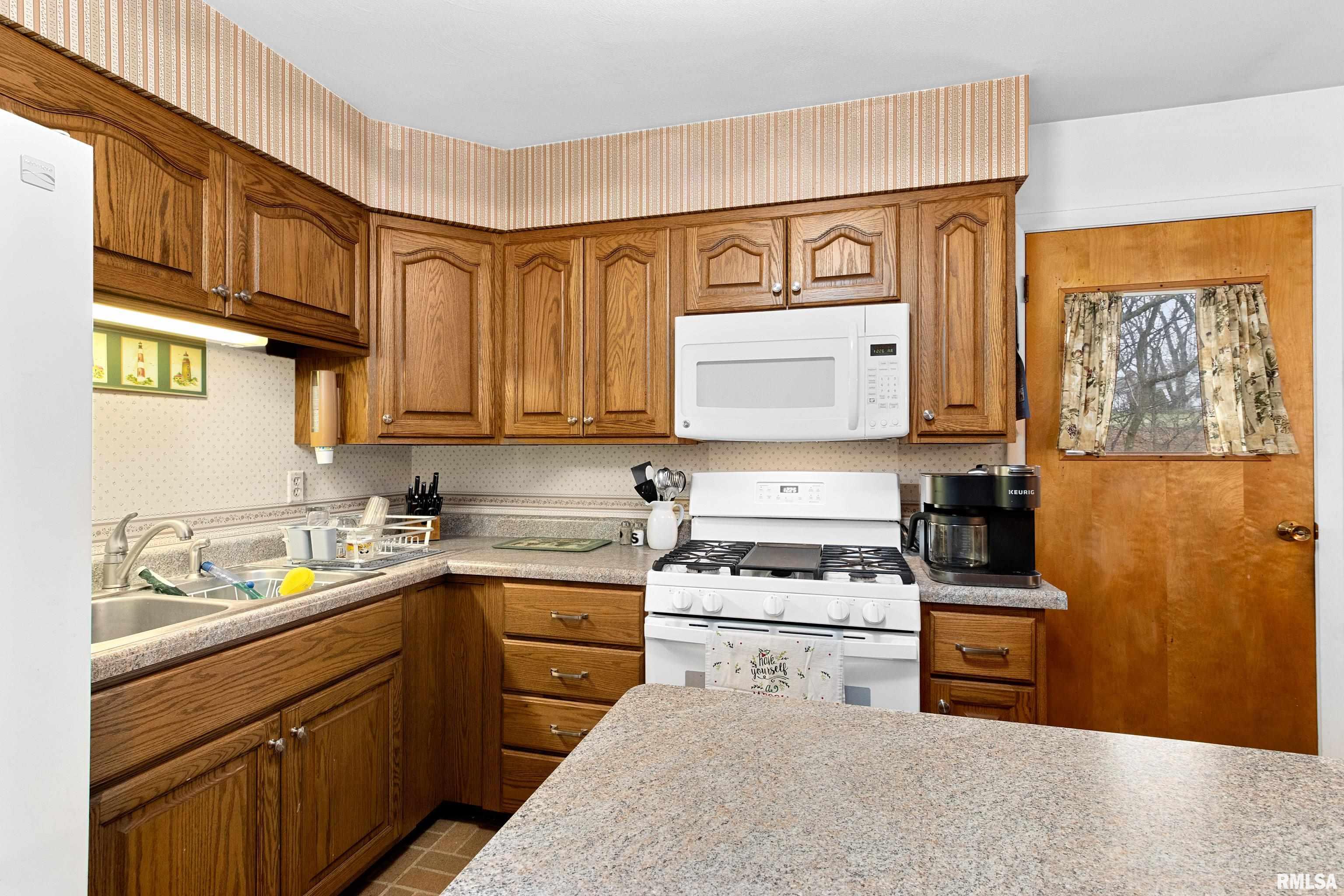 6146 North Hamilton Road Peoria, IL 61614 - Photo 11 of 25 Gallery Image 11