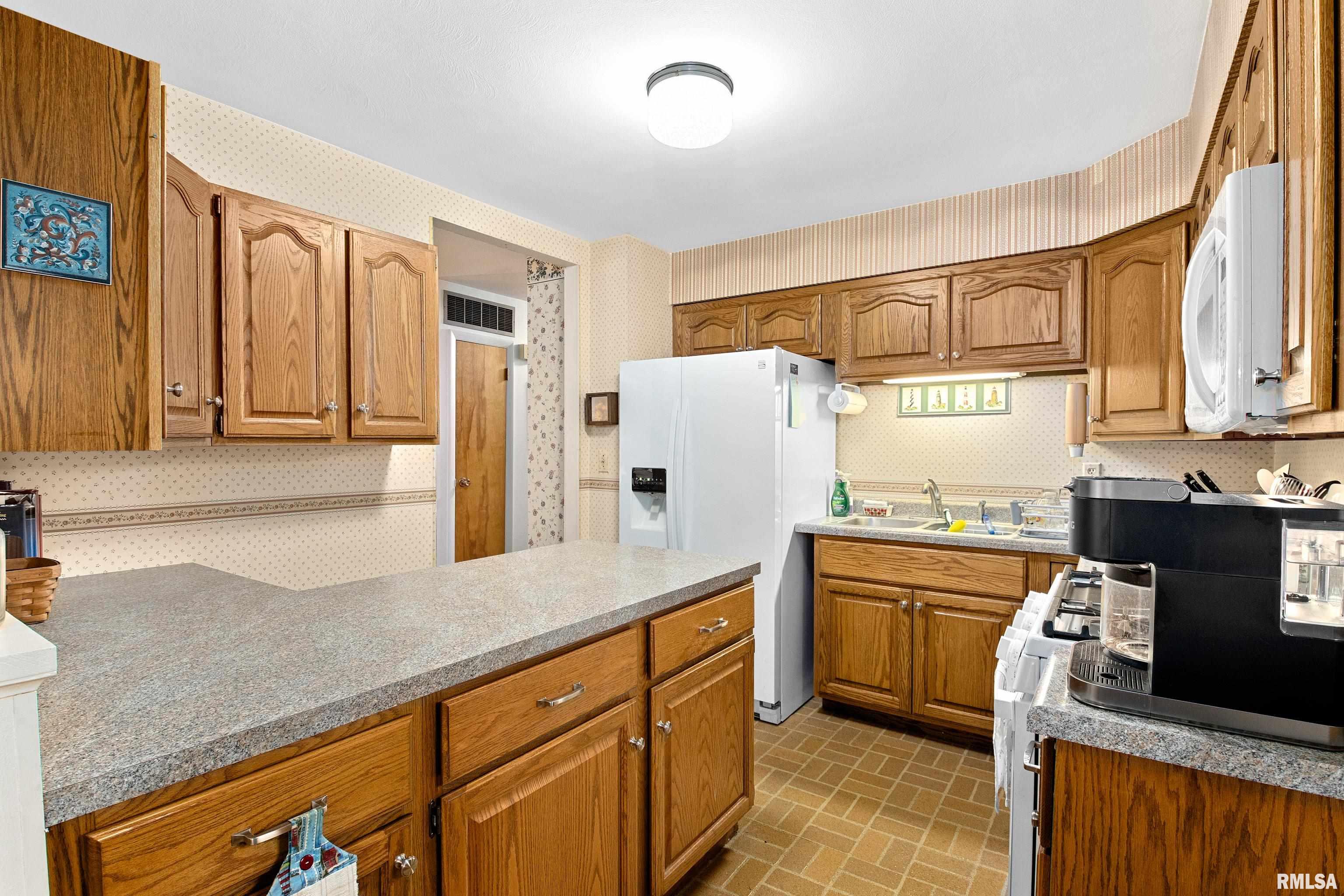 6146 North Hamilton Road Peoria, IL 61614 - Photo 9 of 25 Gallery Image 9