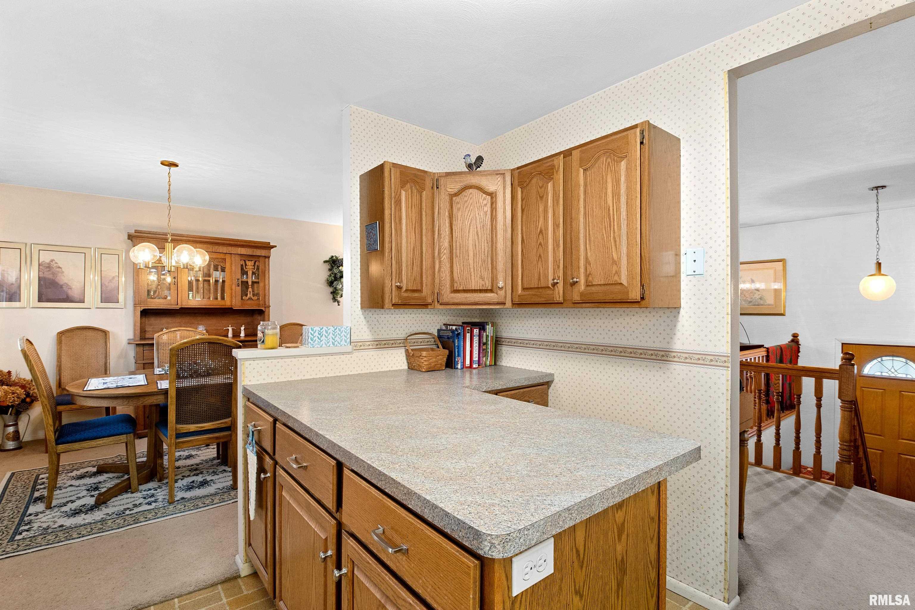 6146 North Hamilton Road Peoria, IL 61614 - Photo 10 of 25 Gallery Image 10