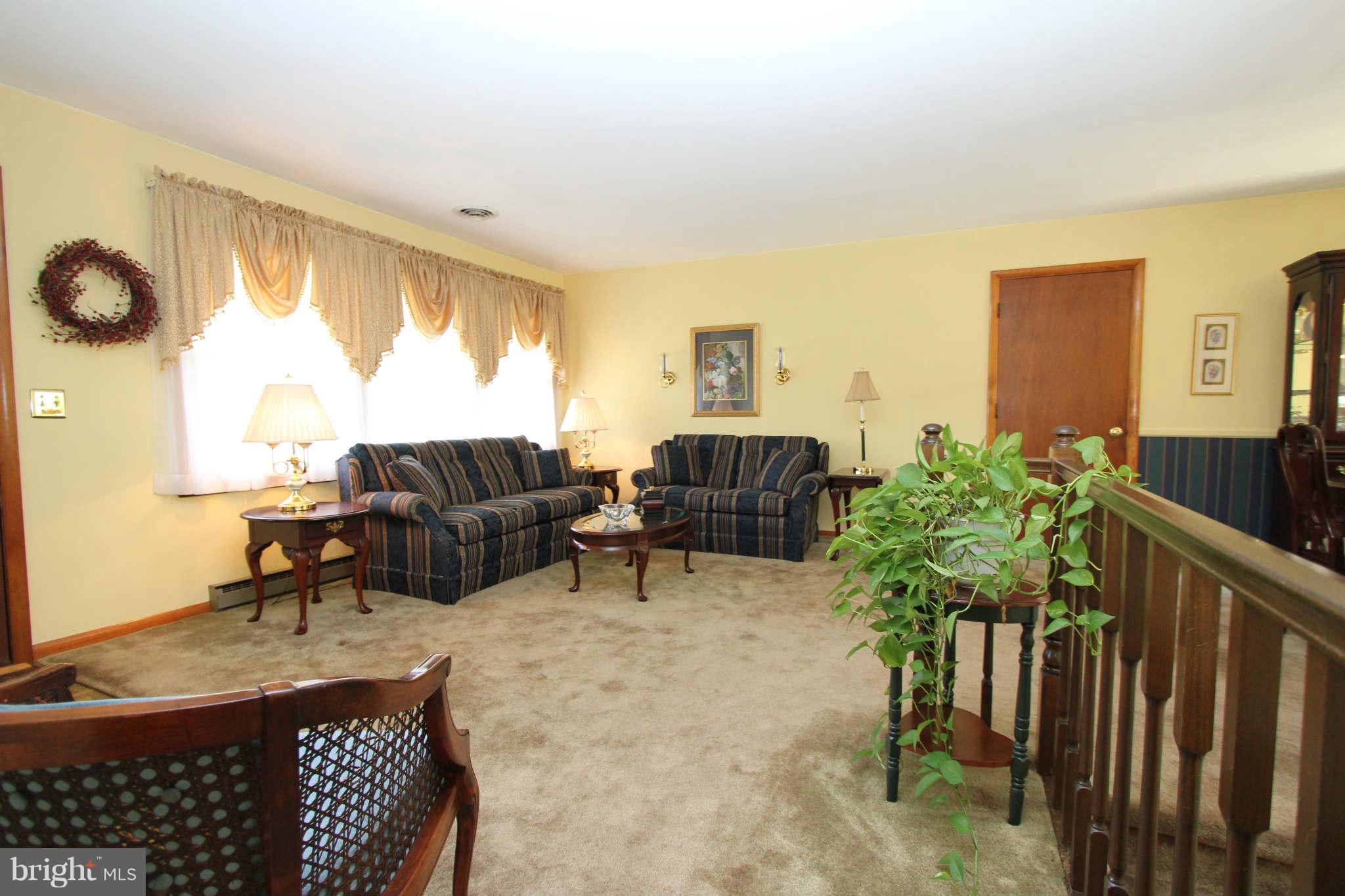 315 Kolbe Road Westminster, MD 21157 - Photo 3 of 23 Living Room