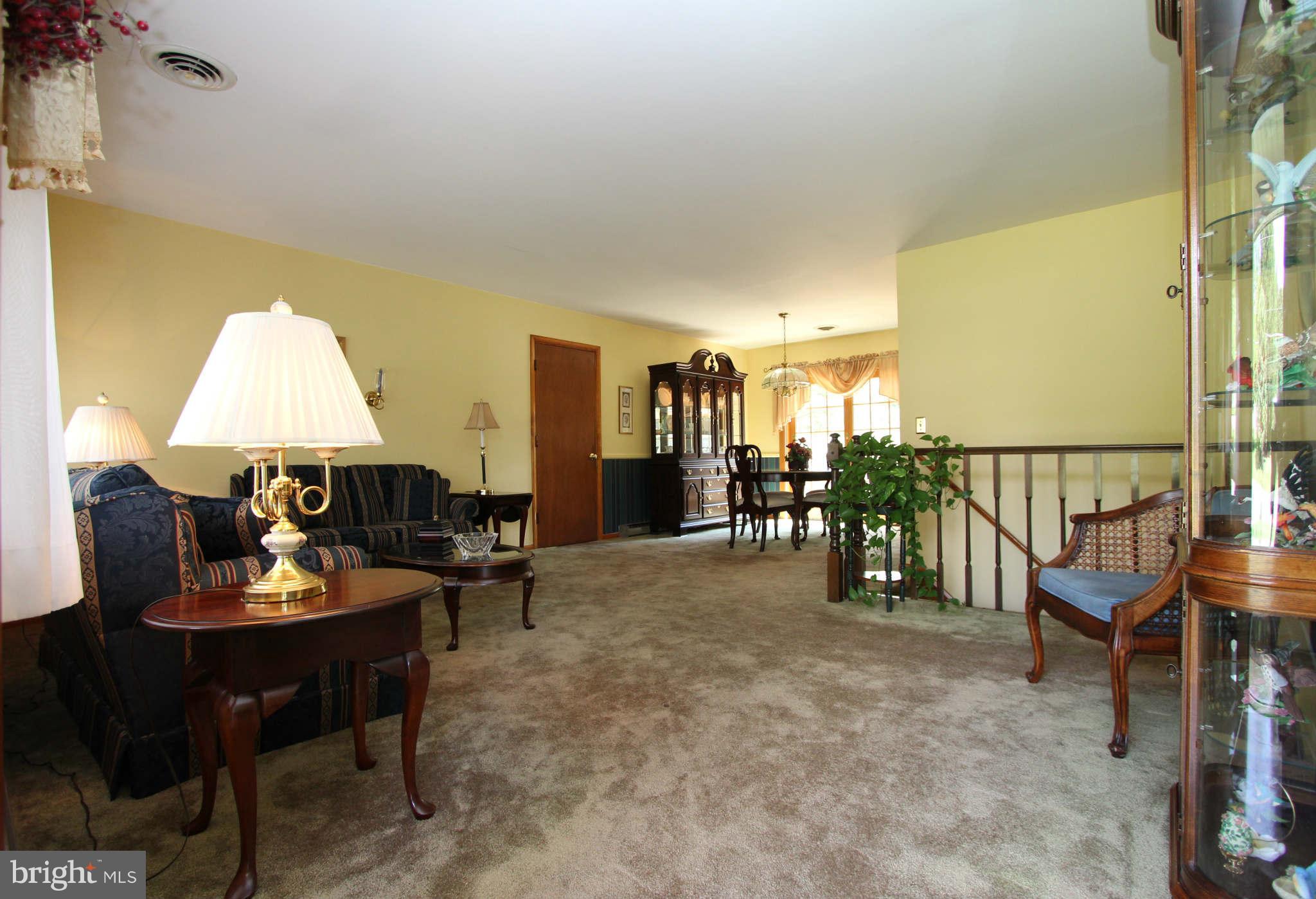 315 Kolbe Road Westminster, MD 21157 - Photo 4 of 23 Living Room