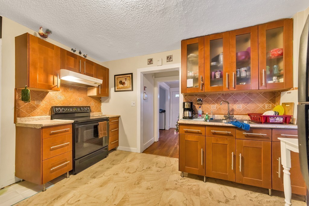 334 Chapin Terrace Springfield, MA 01104 - Photo 2 of 23 Gallery Image 2