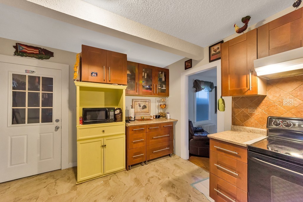 334 Chapin Terrace Springfield, MA 01104 - Photo 3 of 23 Gallery Image 3