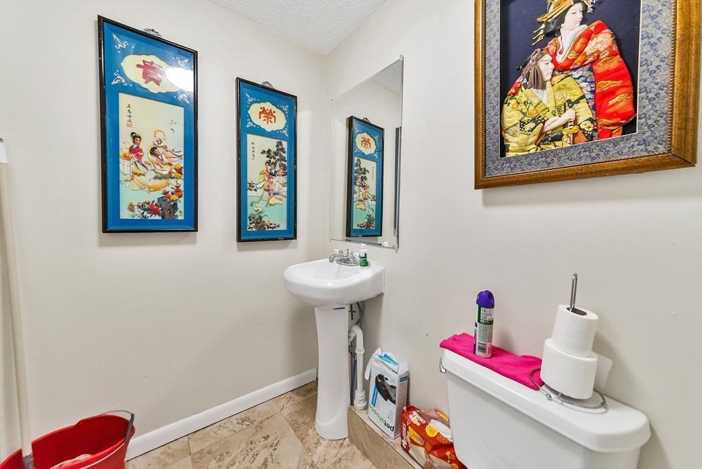 334 Chapin Terrace Springfield, MA 01104 - Photo 4 of 23 Gallery Image 4