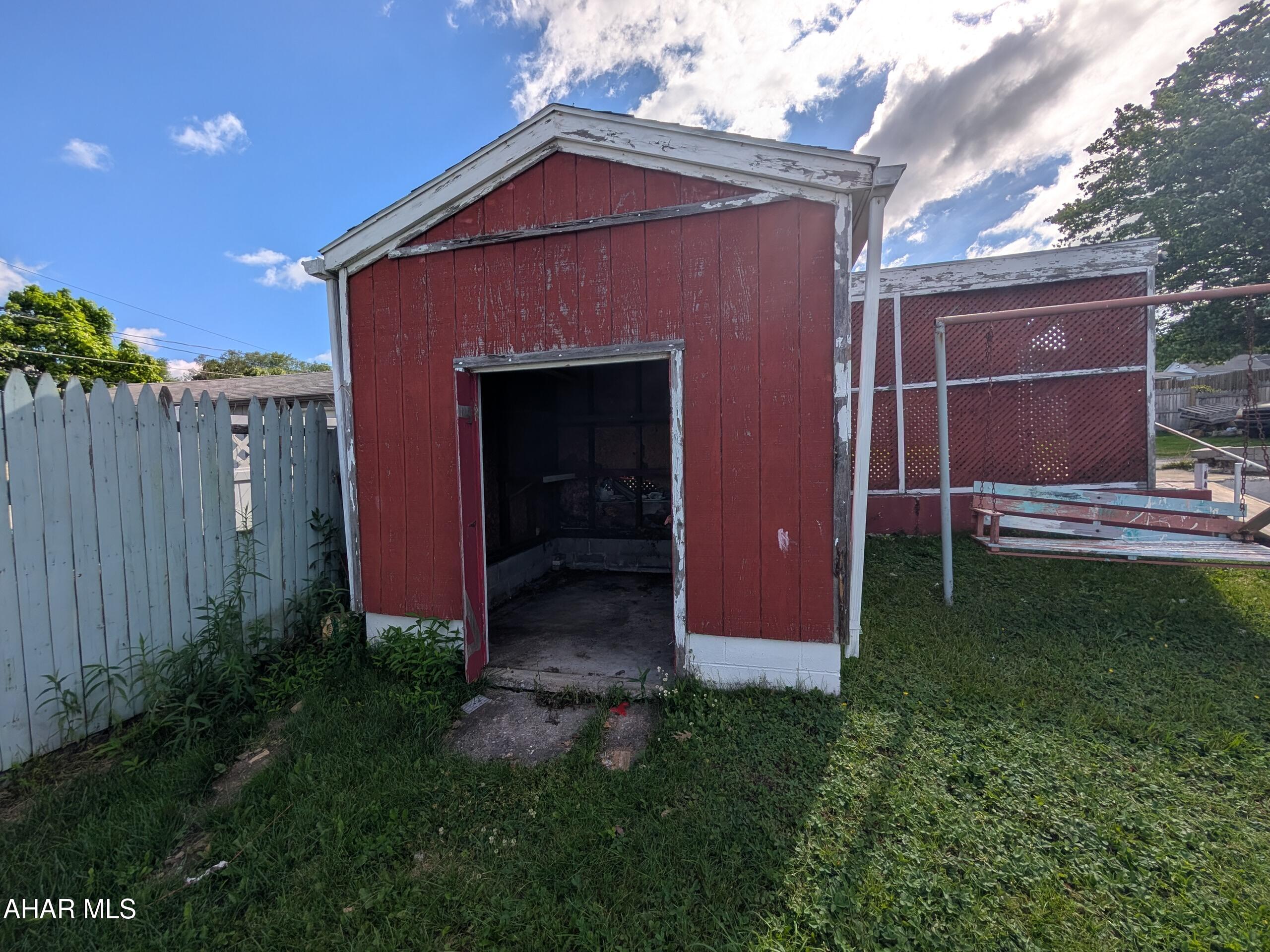 1603 Springhill Road Portage, PA 15946 - Photo 7 of 31
