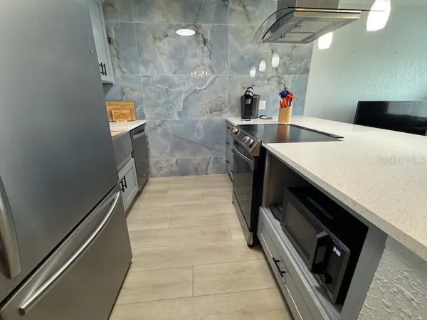 a view of lot of water heater room