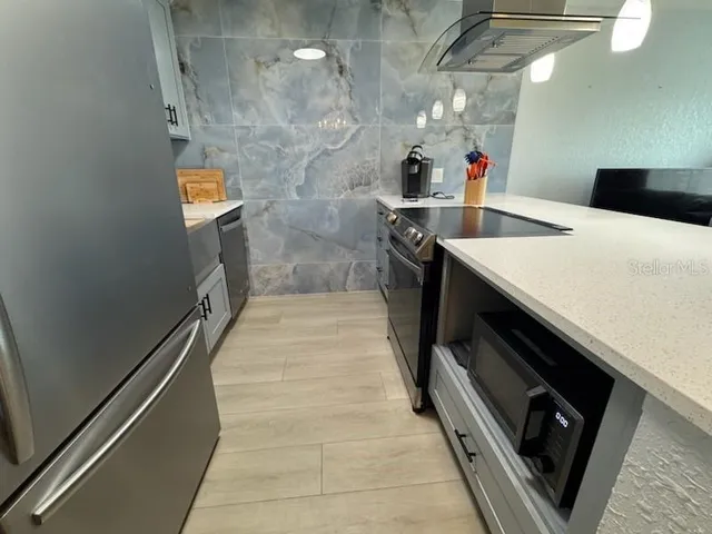 a view of lot of water heater room