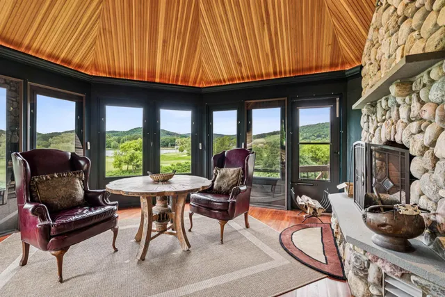 $1,865,000 | 2346 Quechee Main Street, Hartford, VT 05059