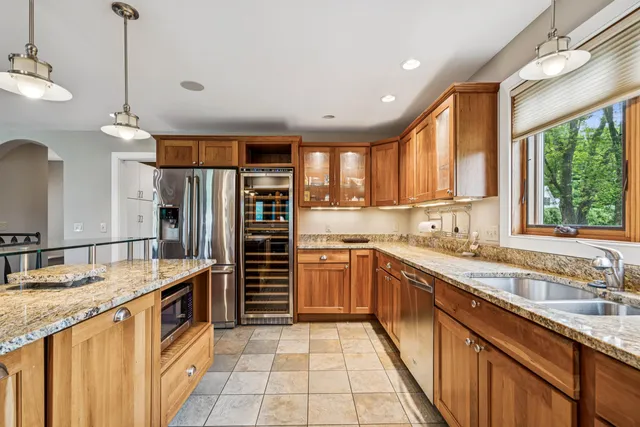 $1,865,000 | 2346 Quechee Main Street, Hartford, VT 05059