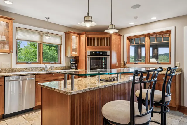 $1,865,000 | 2346 Quechee Main Street, Hartford, VT 05059