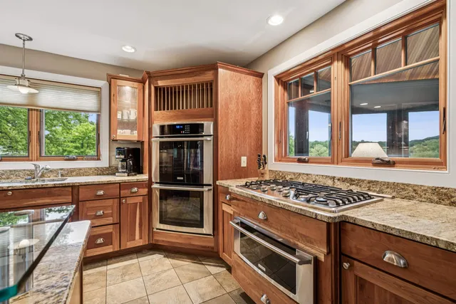 $1,865,000 | 2346 Quechee Main Street, Hartford, VT 05059