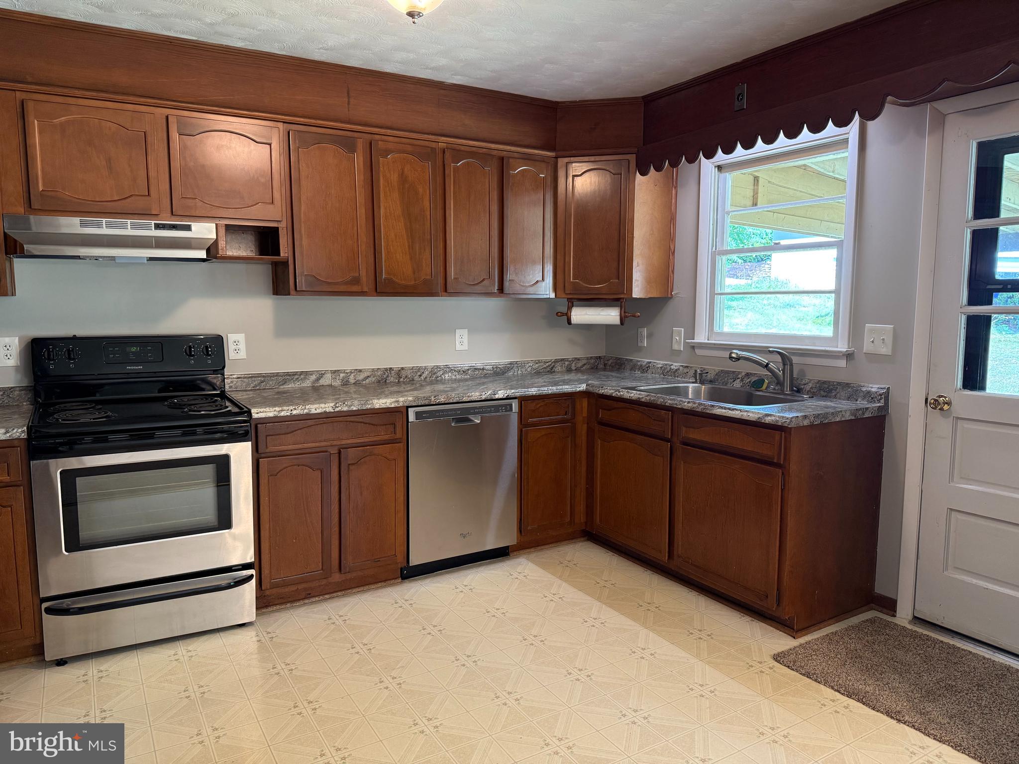 11103 Putman Road Thurmont, MD 21788 - Photo 4 of 23