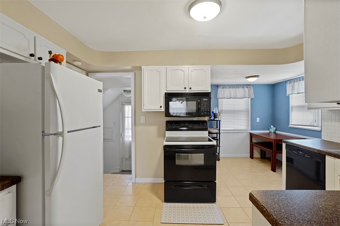 3846 Faversham Road Cleveland, OH 44118 - Photo 4 of 33 Gallery Image 4