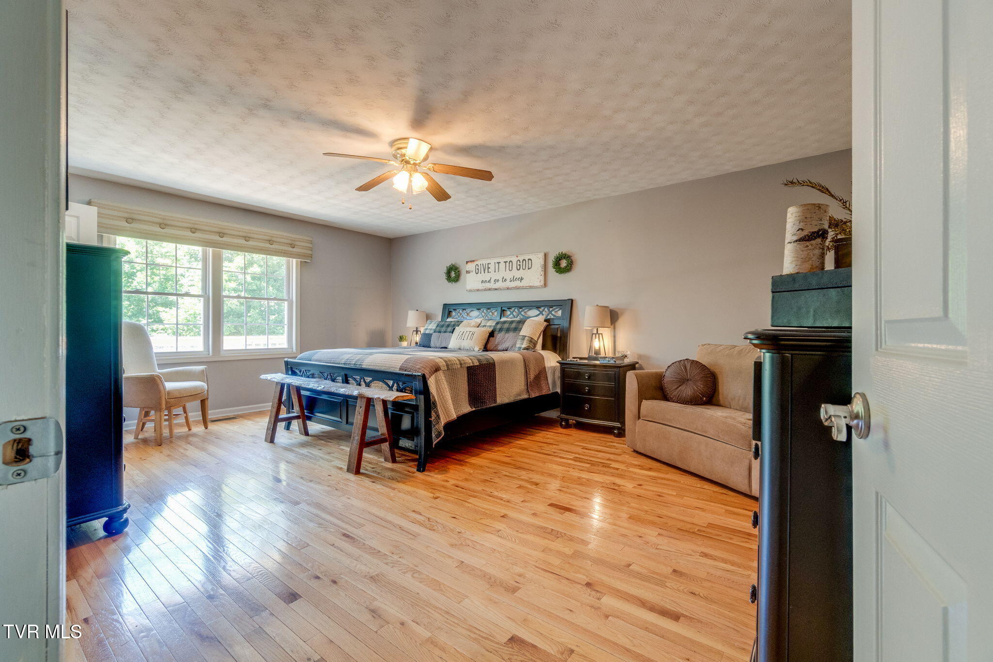 109 Cherokee Circle Erwin, TN 37650 - Photo 16 of 35 014
