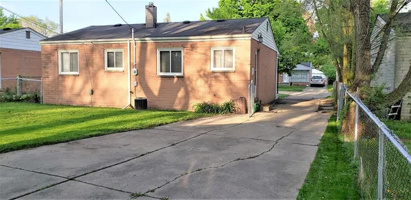 $1,905 | 640 Calder Avenue, Ypsilanti, MI 48198