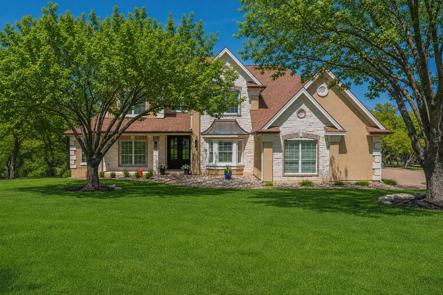 Welcome to 4424 Lago Viento in the gated neighborhood of Lakewind Estates.