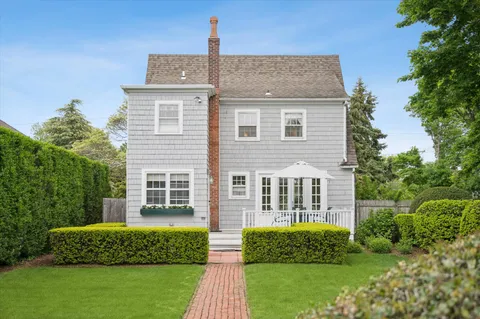 $2,150,000 | 1 Henry Street, Southampton, NY 11968