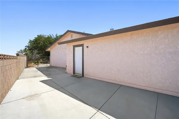 a view of a backyard of the house