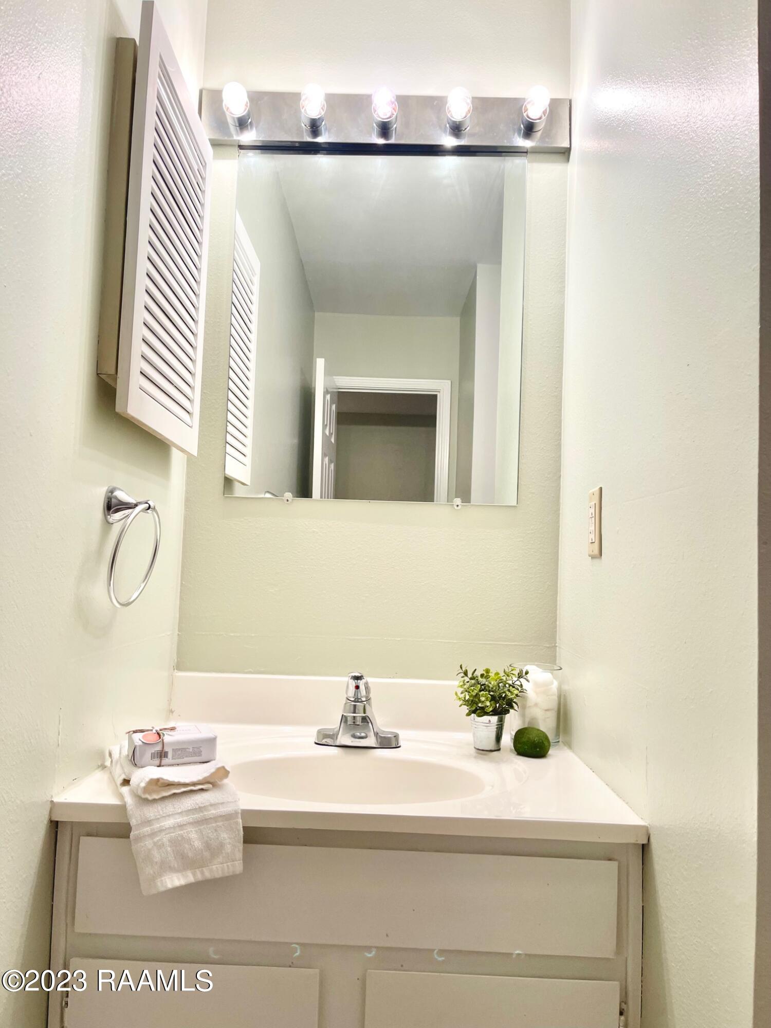 701 South College Road, Unit 214 Lafayette, LA 70503 - Photo 8 of 13 IMG_0376