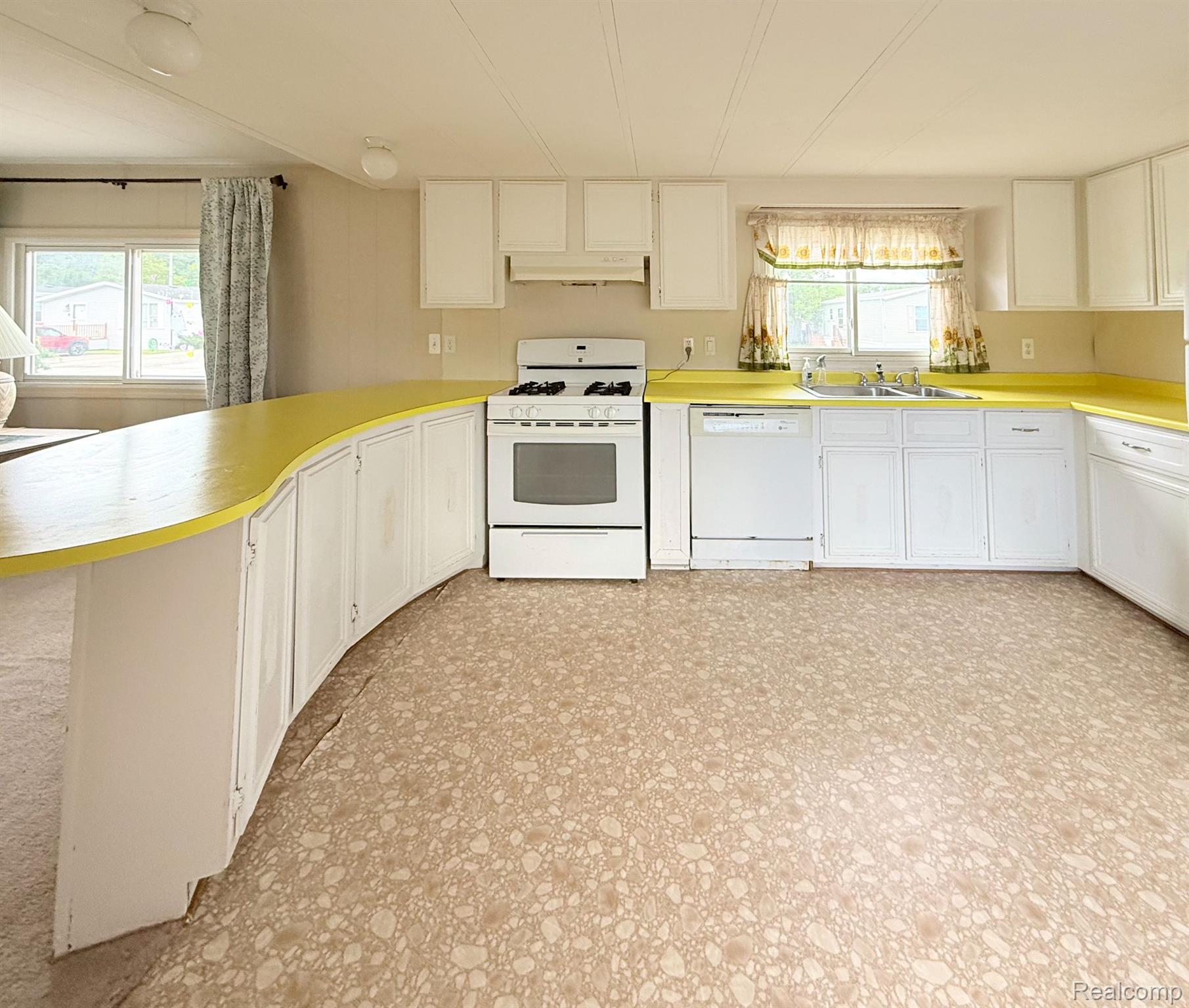 313 Huntington, Unit 11 Newport, MI 48166 - Photo 3 of 16 IMG_0702.jpg