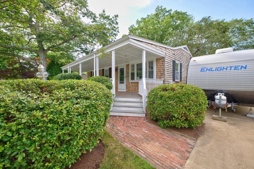 403 Valley Road New Bedford, MA 02745 - Photo 5 of 41