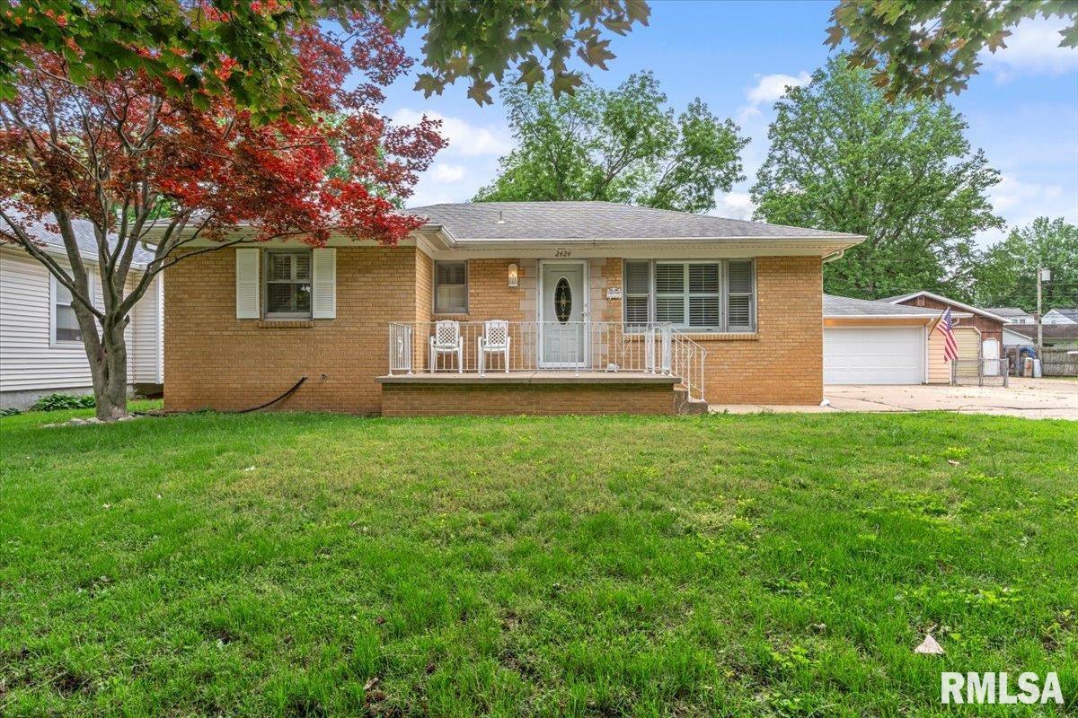 2424 Holmes Avenue Springfield, IL 62704 - Photo 2 of 37